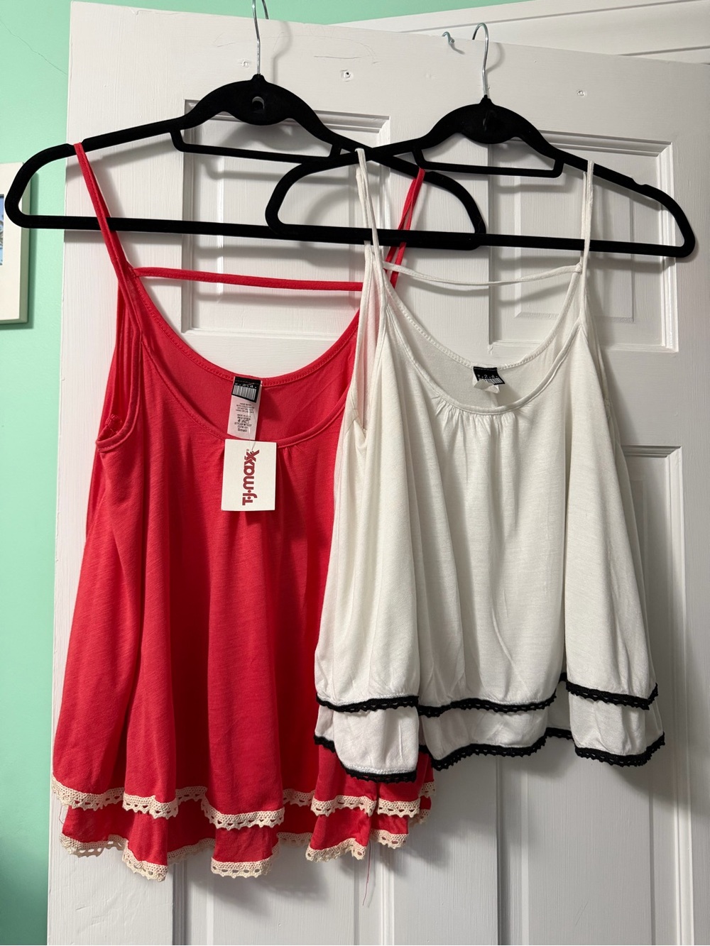 Women's Lace-Trim Spaghetti Strap Camisole - Magenta & White Set